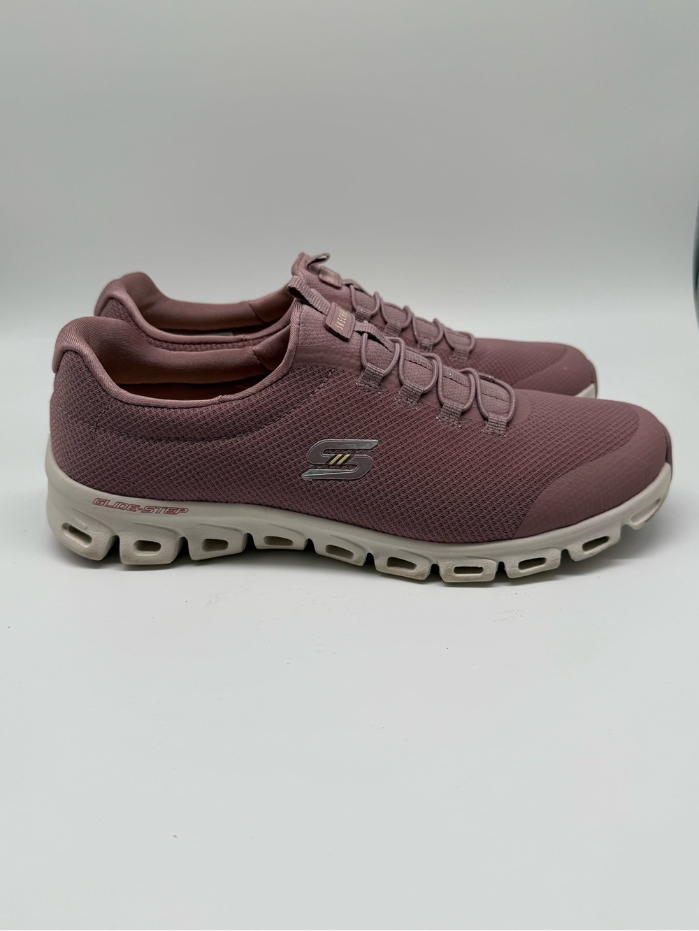 Skechers Women’s Comfort Glide Glistened Sneaker Comfort Shoe Mauve size 9 EUC